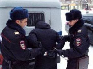 Педофила отправили в колонию на 13 лет за надругательство над падчерицей