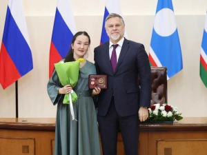 В Якутии многодетным матерям вручили государственные награды