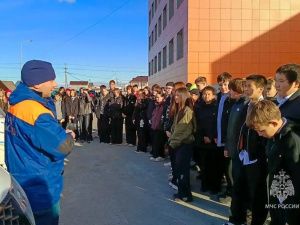 Инспекторы ГИМС провели профилактическое занятие со школьниками