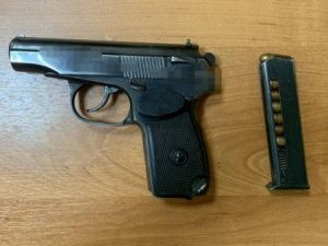 Установлен владелец боевого пистолета, с которым вчера в прямом эфире играла стримерша Анастасия П.