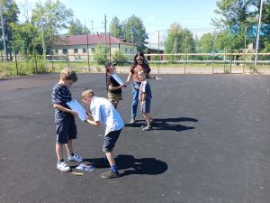 На базе Культурного центра АО «АК «ЖДЯ» работает летняя детская площадка