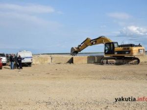 Положил большой и толстый: В споре между паромщиками в Якутске лидирует самый наглый