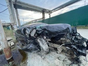 В Якутске иномарка влетела в забор — есть пострадавшие…