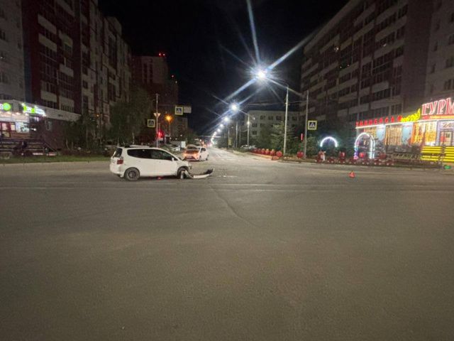 В Якутске при столкновении двух иномарок пострадал водитель