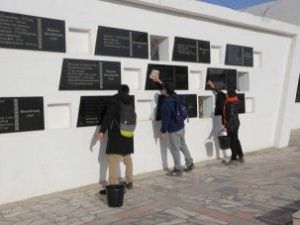 Студенты провели уборку на площади Победы