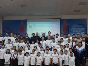 Школьники участвуют в олимпиаде по классическим шахматам