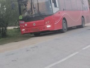 «Кто обещал, тот пусть и везёт»: в Якутске в День защиты детей водитель выгнал школьниц из автобуса