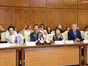 Айсен Николаев вручил 35 якутянам государственные награды