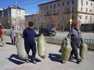 Дом дружбы народов встретил май субботником