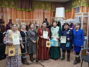 Выпускники школ Якутии 1978 года открыли выставку «Айар Кут Абылаҥа»