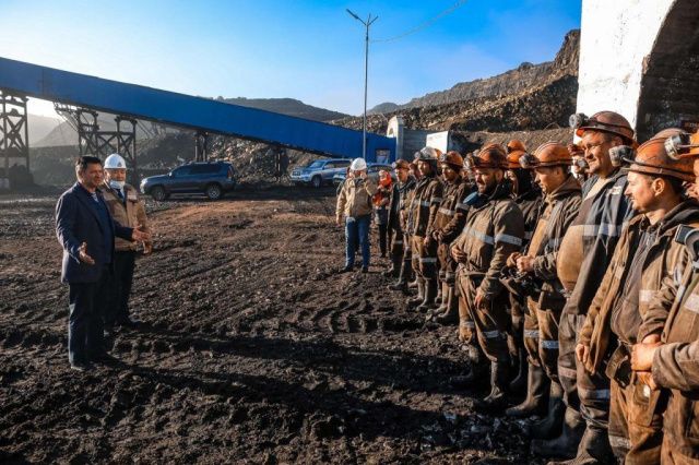 Премьер Якутии Андрей Тарасенко поздравляет с Днём шахтёра