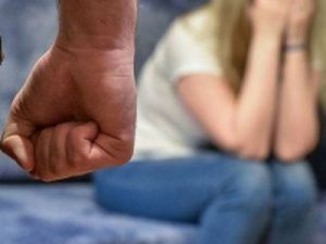 Жители Якутии похитили 17-летнюю девушку и избили ее приятеля