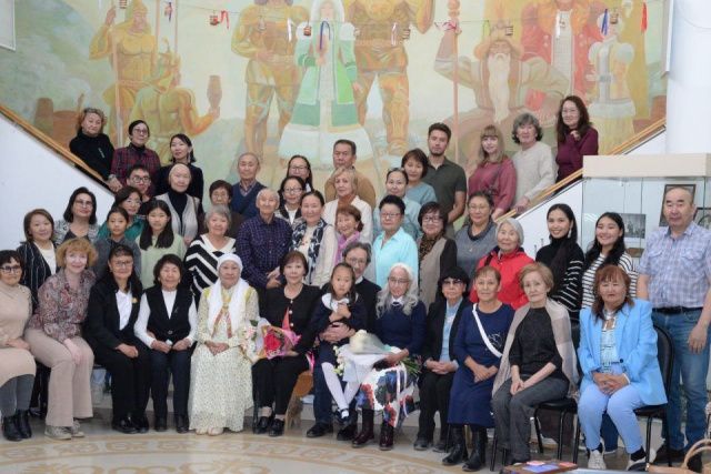 В Якутии отметили 90-летие со дня рождения Сарданы Ойунской