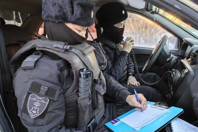 Росгвардейцы в Якутске спасли замерзающего на улице человека