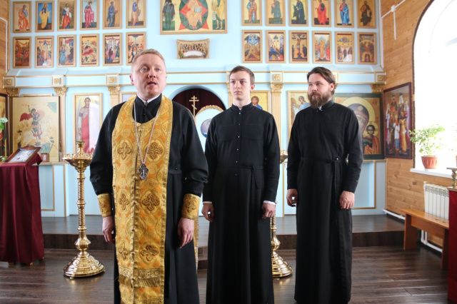 В день великого праздника Покрова Пресвятой Богородицы в православном храме исправительной колонии № 1 проведено богослужение