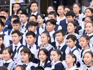 Глава Якутии принял участие в открытии новой школы в Кобяйском районе