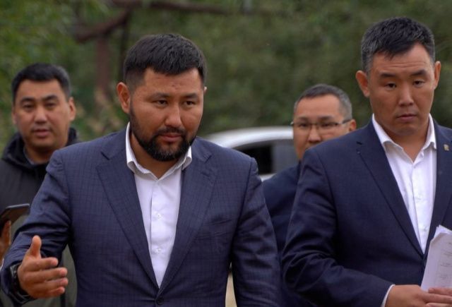 Евгений Григорьев встретился с жильцами МКД 50 квартала в Центральном округе Якутска