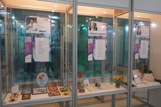 В Доме дружбы народов открылась выставка «С любовью о маме»