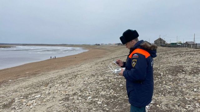 Режим повышенной готовности введен в двух районах Иркутской области из-за ледохода на Лене. В Якутии вскрытие реки ждут к 6 мая