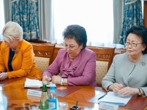 Айсен Николаев провел встречу с лидерами женских общественных организаций республики