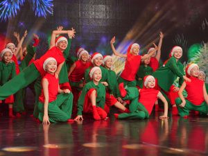 Евгений Григорьев вручил стипендии 100 лучшим школьникам на Елке главы Якутска