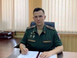 Военный прокурор разъясняет про ответственность за уклонение от призыва на военную службу