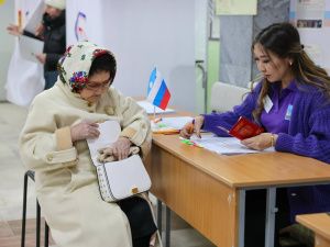 Первый вице-премьер Якутии Джулустан Борисов проголосовал на выборах Президента РФ