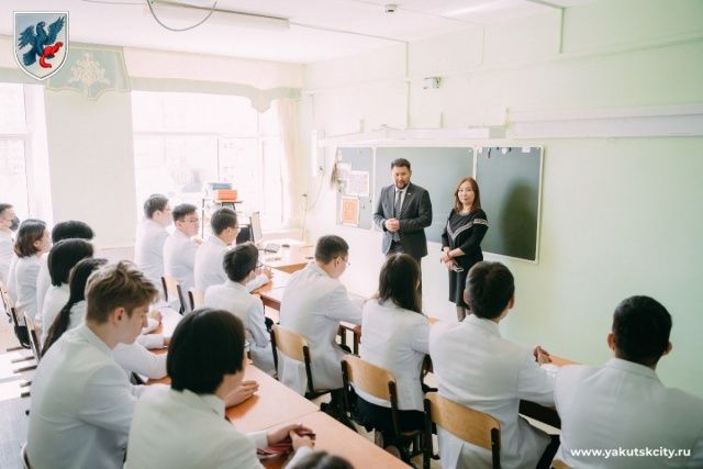 Евгений Григорьев провел классный час в физико-техническом лицее имени В.П. Ларионова