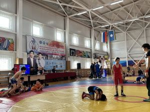 В Амгинском районе определили победителей турнира по вольной борьбе памяти братьев Неустроевых