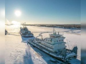 В Якутске ударил 25-градусный мороз, и с переправой через реку Лену начались проблемы. Рассказываем о ситуации с речными перевозками