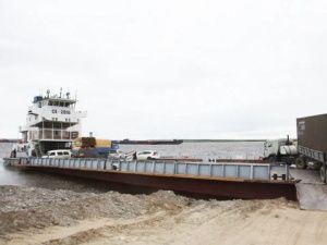 До закрытия паромных переправ Якутии остались считанные дни