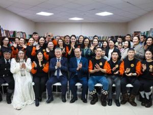 Айсен Николаев встретился с командой Горного улуса – победителями молодёжного фестиваля «Муус устар»