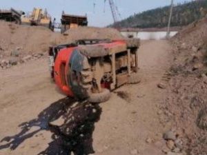 В Алданском районе на золотодобывающем предприятии работник получил травму. Возбуждено уголовное дело