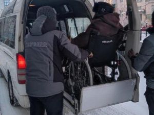 В Якутске работает социальное такси, запущенное на деньги с продажи внедорожников мэрии 