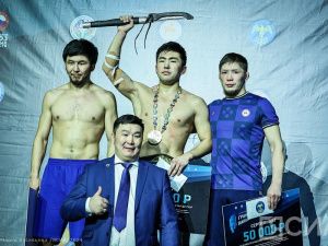 Верхневилюйский борец стал абсолютным чемпионом турнира «Ханалас хапсагайа» в Якутске