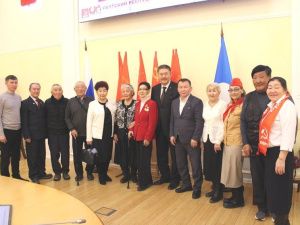 Коммунисты Якутии продолжают активную борьбу с именем Ленина на устах
