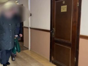 66-летняя москвичка задержана за хищение 15 млн рублей у жителя Мирного