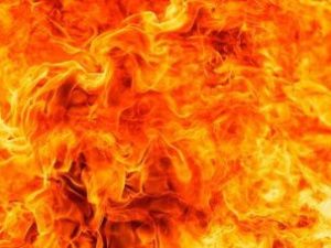 В поселке Пригородное сгорел двухэтажный частный дом с гаражом