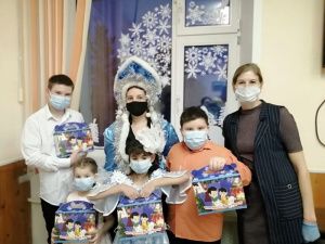 Главная новость МВД Якутии: приключения новогодней почты Полицейского Деда Мороза