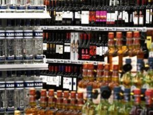 Роспотребнадзор не будет запрещать продажу алкоголя на майские праздники