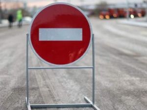 В связи с ремонтными работами ограничат движения транспортных средств на улице вдоль озера Щорса