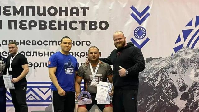 Алексей Островский установил два рекорда Якутии по пауэрлифтингу