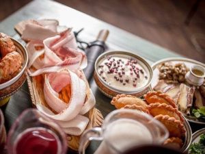 Строганина и салат "Индигирка" будут участвовать в конкурсе брендов питания «Вкусы России» в Москве