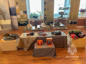 В Ленске открылась тематическая выставка спасателей