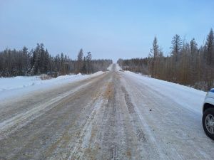В Якутии двое человек пострадали в слетевшем в кювет автомобиле