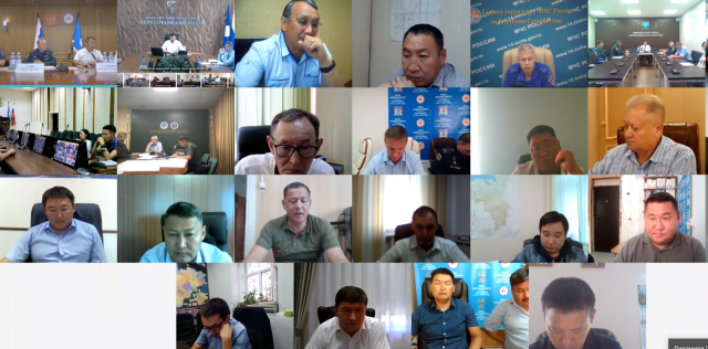 Ситуация с пожарами становится сложной — завтра в Якутию прибывают парашютисты