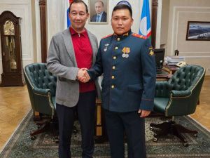 Глава Якутии поздравил Родимира Максимова с присвоением звания Героя России