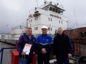 АО «Саханефтегазсбыт» встретил первый танкер с нефтепродуктами