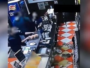 В Якутске 30-летняя женщина устроила потасовку в баре