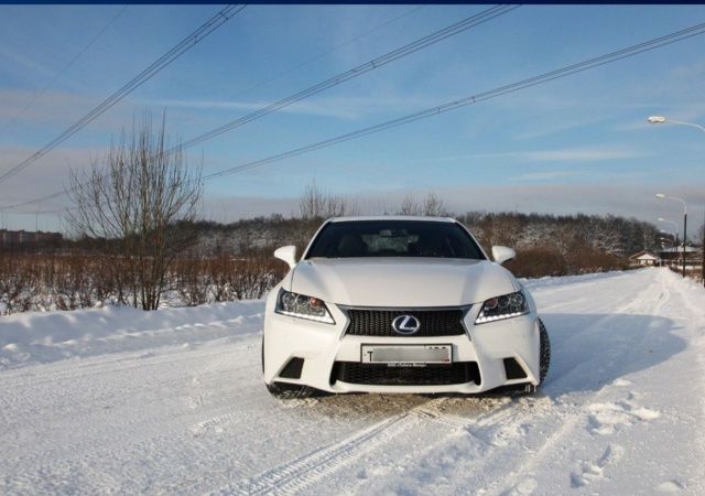 В Якутске мужчина по решению суда возместил часть стоимости ремонта "Лексуса", поврежденного в ДТП